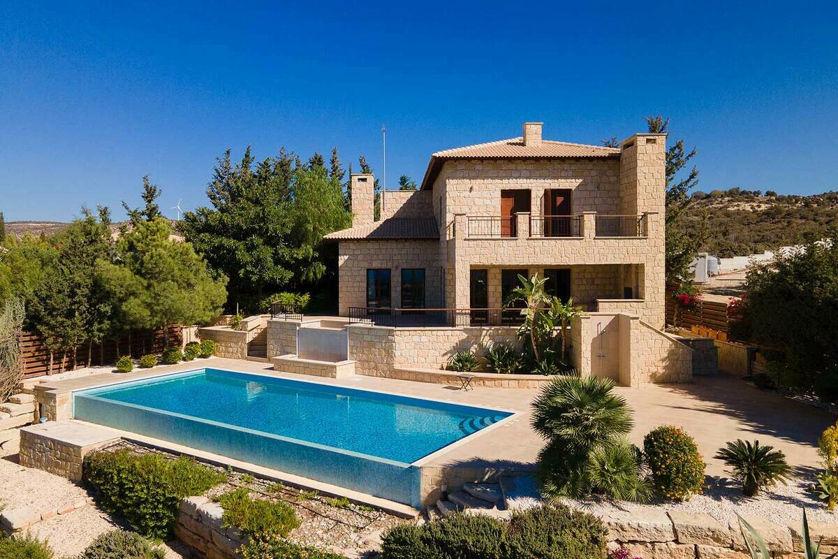 Mansion with Pool